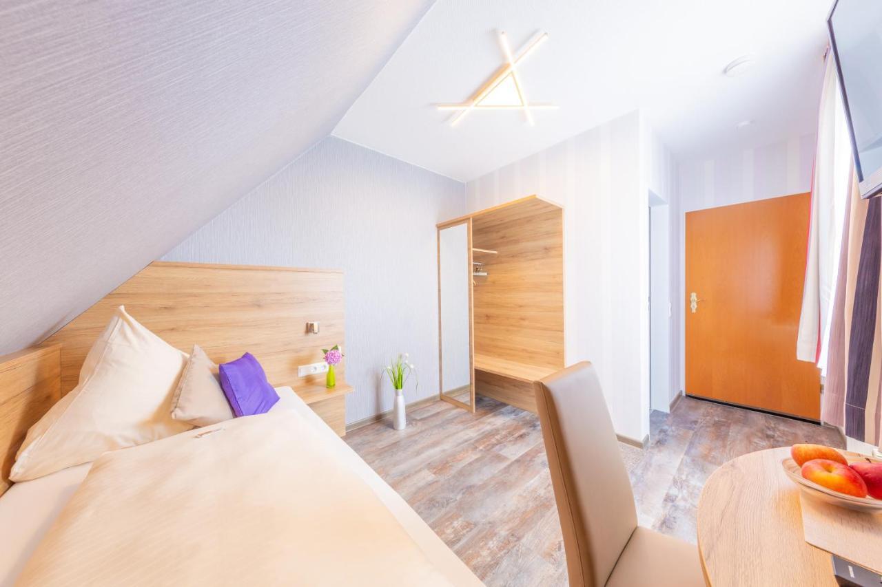 Hotel Reinhardtshof Garni Wolfschlugen Exteriér fotografie
